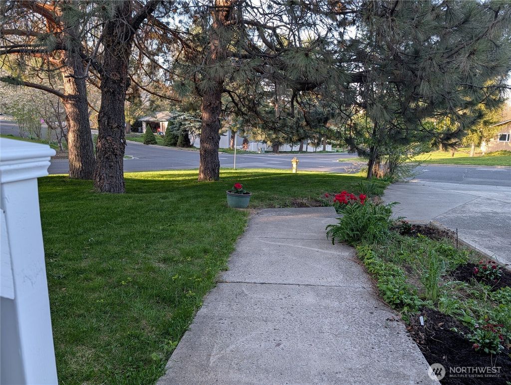 Photo of 795 SE Greenhill Road, Pullman, WA 99163 (MLS # 2515201)