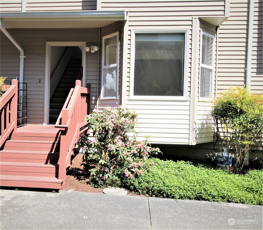 Photo of 13706 26th Place W #206, Lynnwood, WA 98087 (MLS # 2071224)