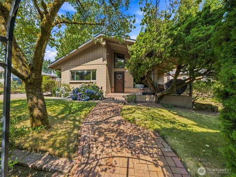 Photo of 150 S 170th Street, Burien, WA 98148 (MLS # 2566957)