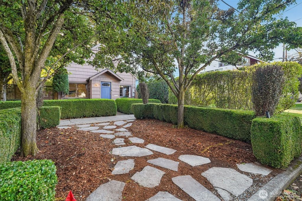 Photo of 813 S Orcas Street, Seattle, WA 98108 (MLS # 2446723)