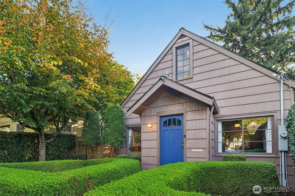 Photo of 813 S Orcas Street, Seattle, WA 98108 (MLS # 2446723)