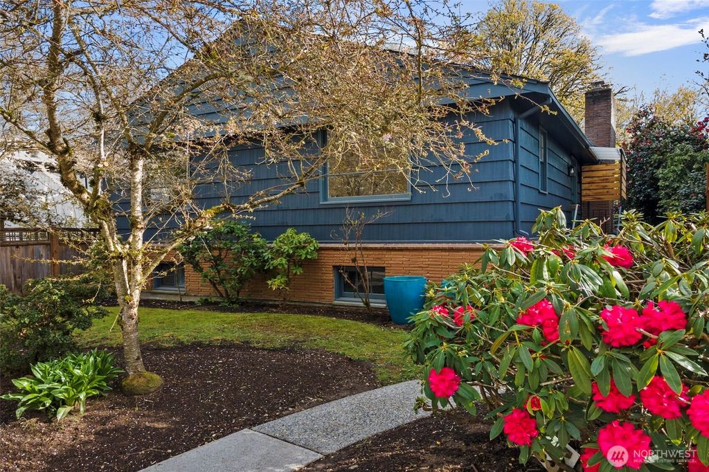 Photo of 2125 NE 62nd ST St, Seattle, WA 98115 (MLS # 2354734)