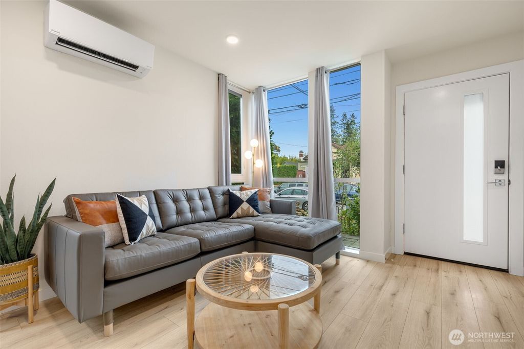 Photo of 1645 22nd Avenue, Seattle, WA 98122 (MLS # 2520069)