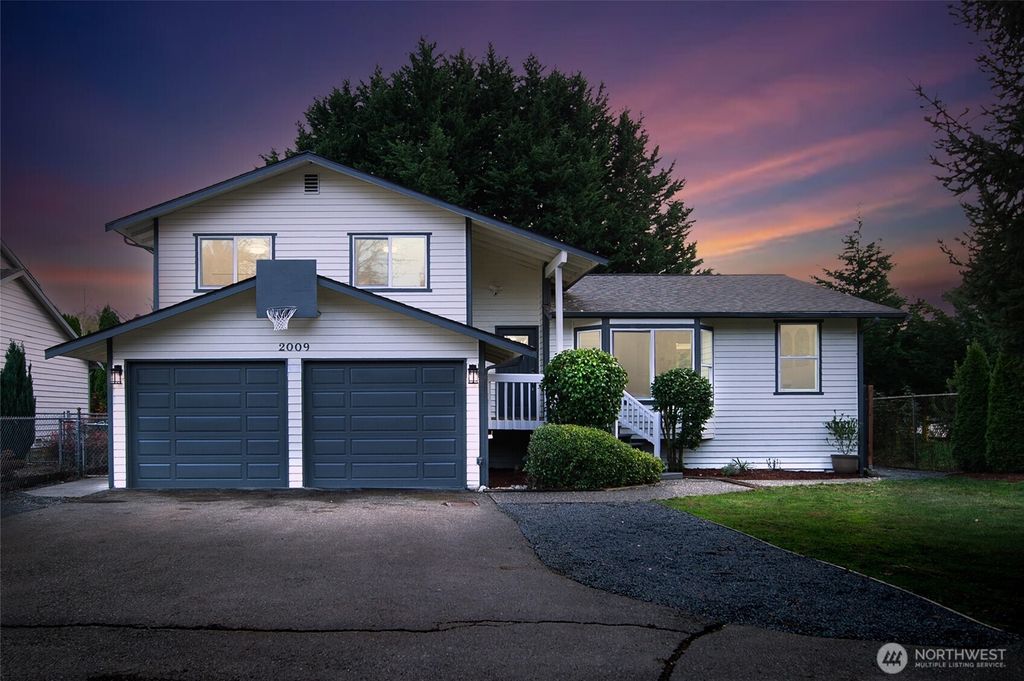 Photo of 2009 N 154th Place, Shoreline, WA 98133 (MLS # 2460333)