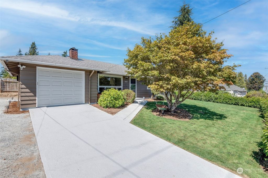 Photo of 11615 14th Avenue S, Burien, WA 98168 (MLS # 1989438)