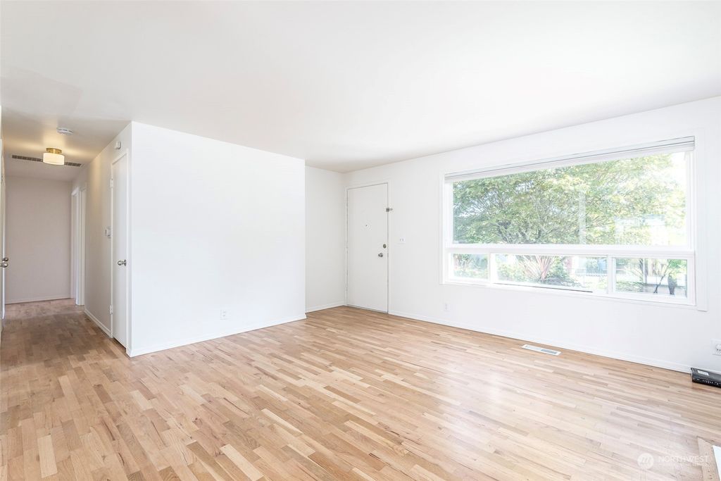 Photo of 11615 14th Avenue S, Burien, WA 98168 (MLS # 1989438)