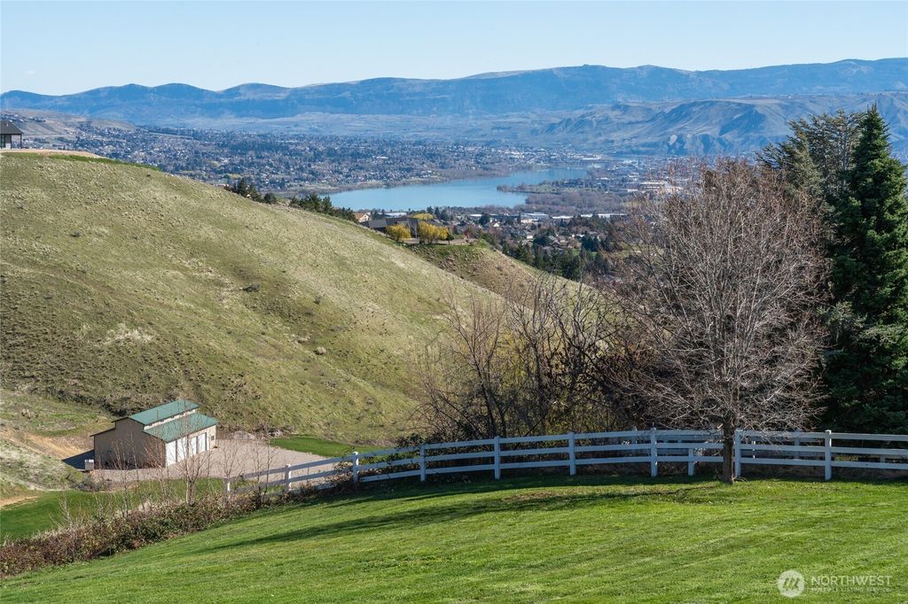 Photo of 4333 Anna Lane, Wenatchee, WA 98801 (MLS # 2515044)