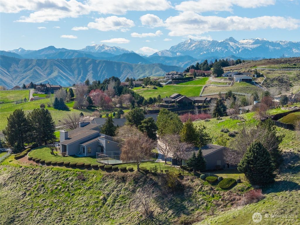 Photo of 4333 Anna Lane, Wenatchee, WA 98801 (MLS # 2515044)