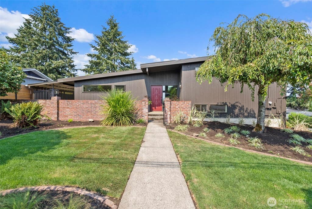 Photo of 8501 42nd Street W, University Place, WA 98466 (MLS # 2571120)