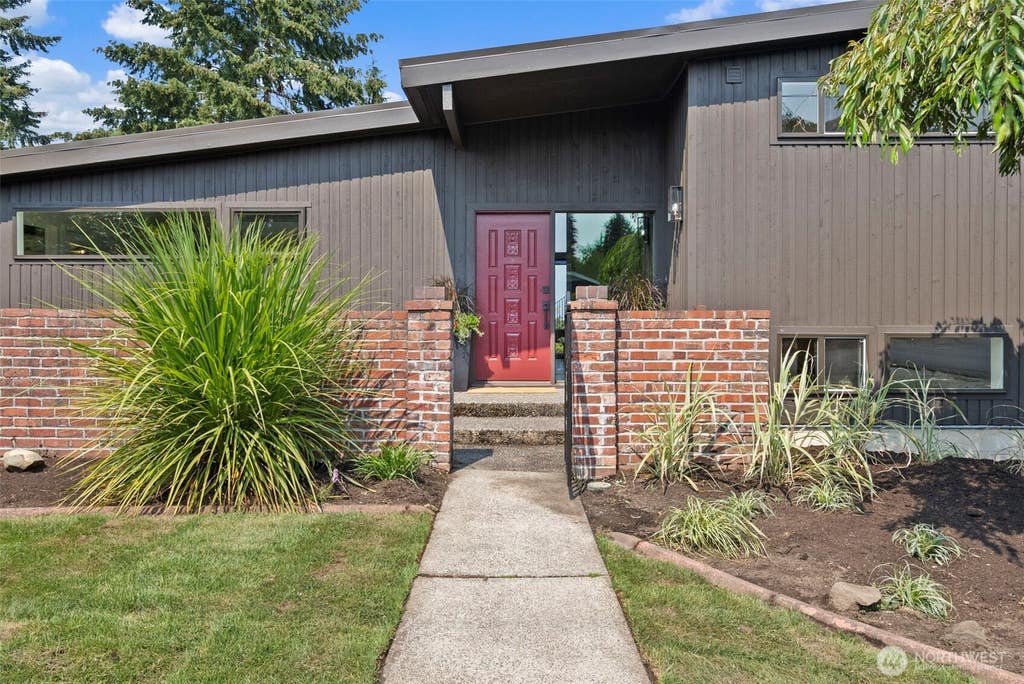 Photo of 8501 42nd Street W, University Place, WA 98466 (MLS # 2571120)