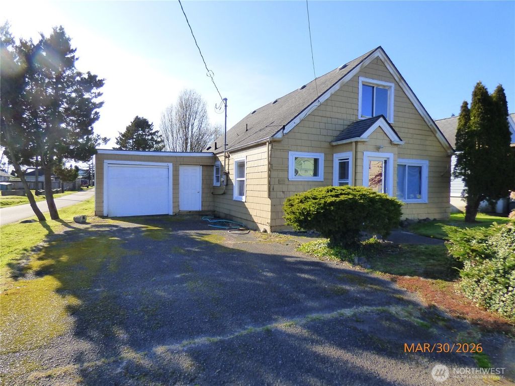 Photo of 615 Haight Street, Aberdeen, WA 98520 (MLS # 2501228)