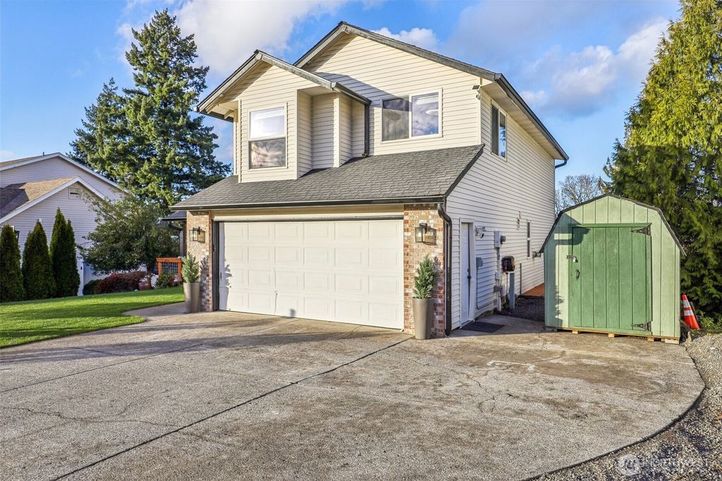 Photo of 1702 NE 70th Street, Vancouver, WA 98665 (MLS # 2464153)