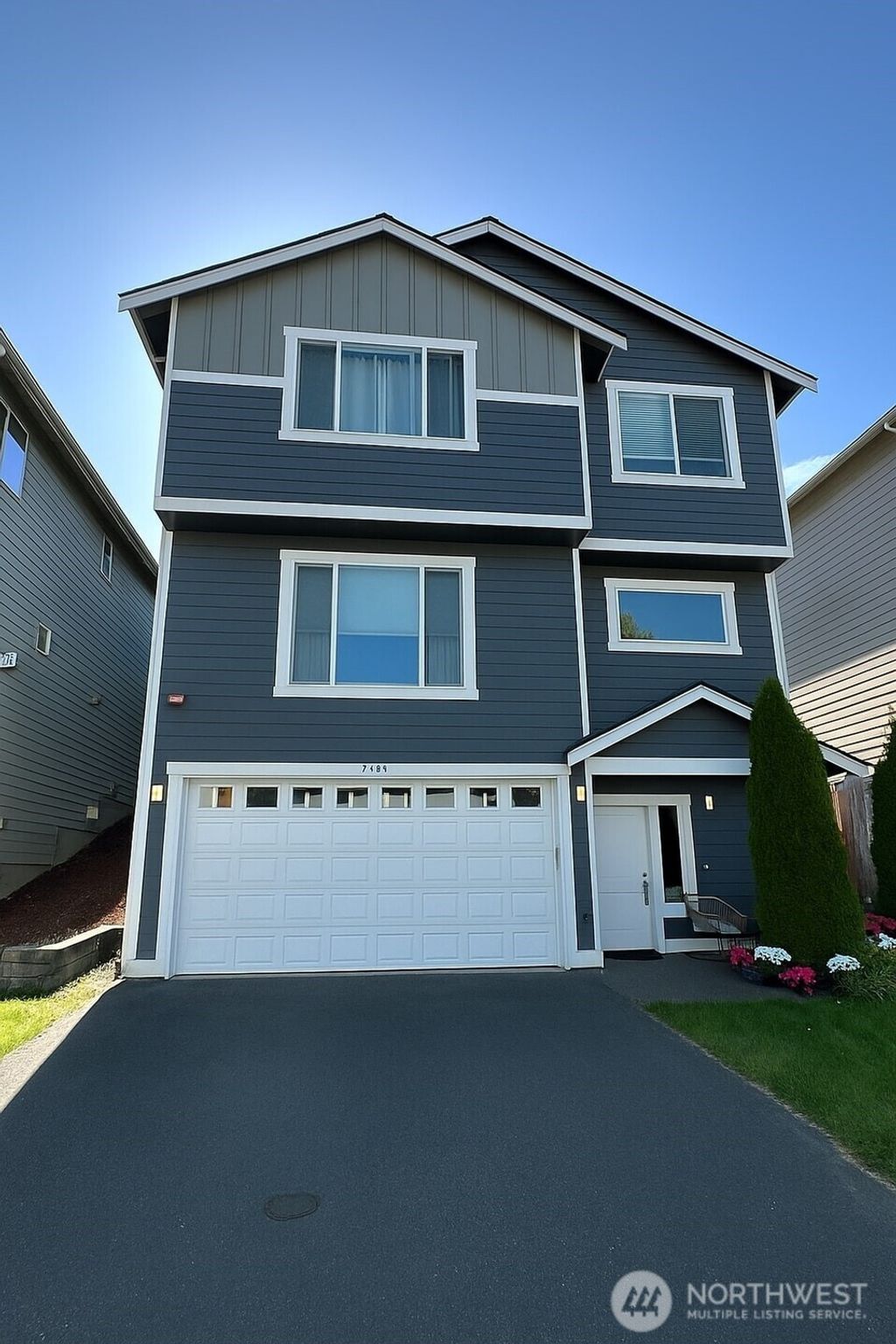 Photo of 2704 S 120th Place, Seattle, WA 98168 (MLS # 2523750)