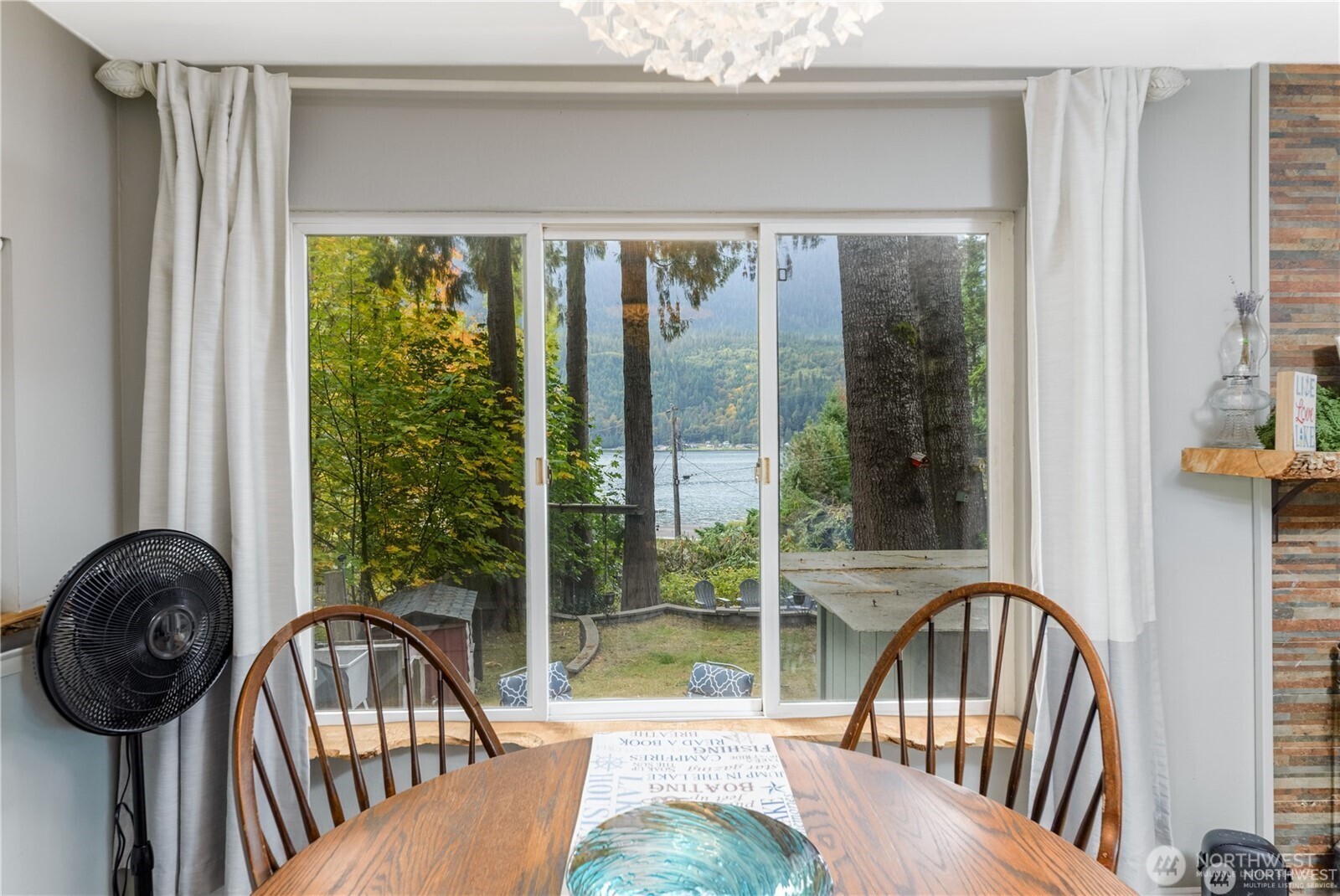 17 Thompson Point Road