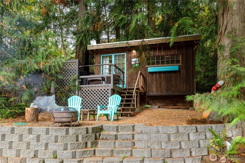 17 Thompson Point Road