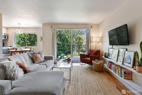 Photo of 610 Aloha Street #302, Seattle, WA 98109 (MLS # 2570958)