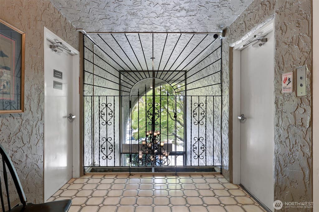 Photo of 610 Aloha Street #302, Seattle, WA 98109 (MLS # 2570958)