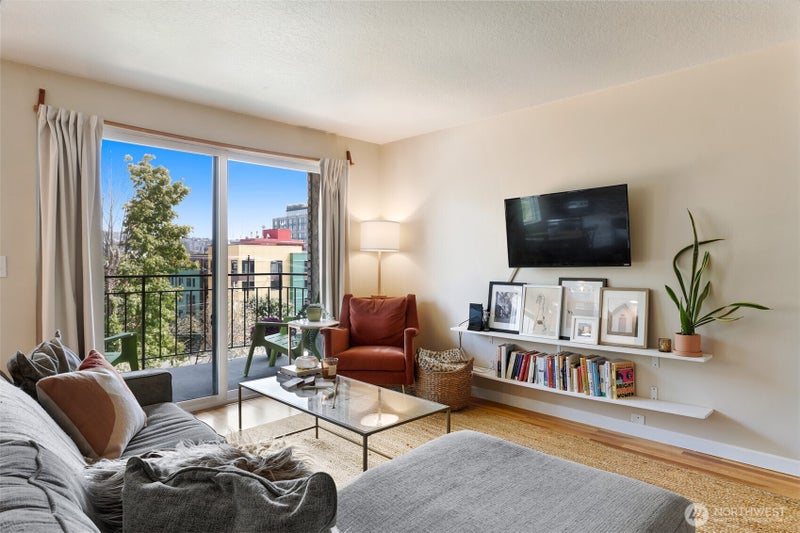 610 Aloha Street 302