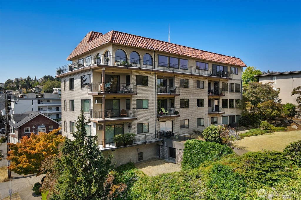 Photo of 610 Aloha Street #302, Seattle, WA 98109 (MLS # 2570958)