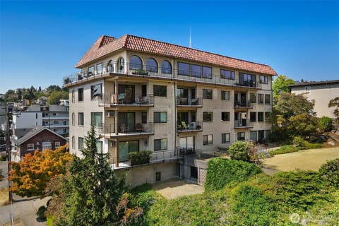 Photo of 610 Aloha Street #302, Seattle, WA 98109 (MLS # 2570958)