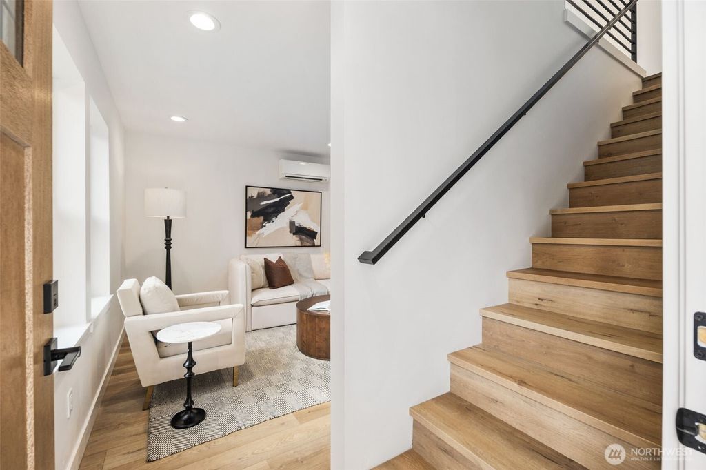 Photo of 840 NE 100th Street #B, Seattle, WA 98125 (MLS # 2398048)