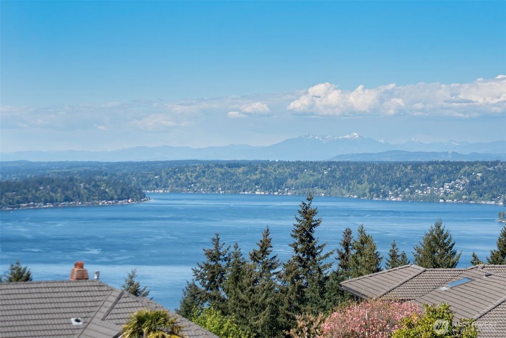 Photo of 4411 170th Avenue SE, Bellevue, WA 98006 (MLS # 2514615)