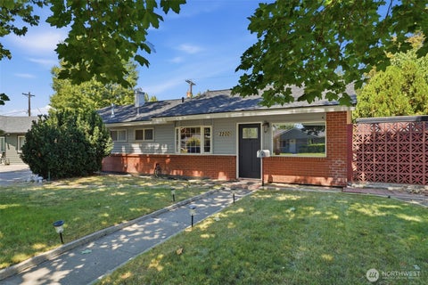Photo of 2200 Dover Street, Richland, WA 99352 (MLS # 2575054)
