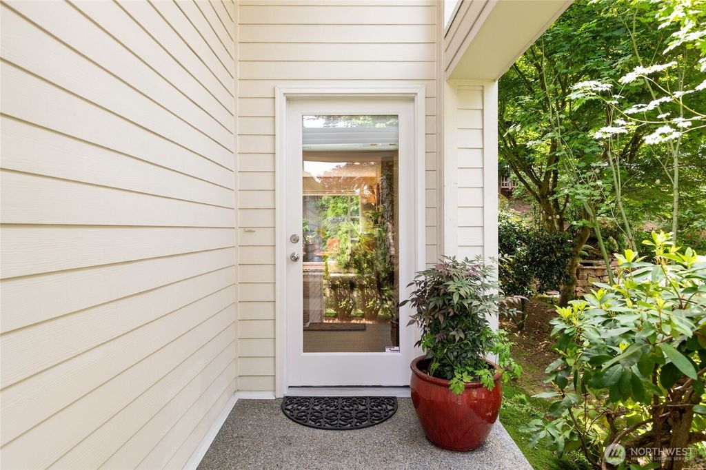 Photo of 11211 NE 106th Place, Kirkland, WA 98033 (MLS # 2398102)