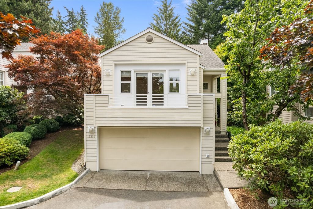 Photo of 11211 NE 106th Place, Kirkland, WA 98033 (MLS # 2398102)