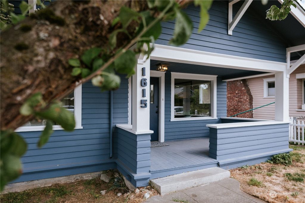 Photo of 1615 Rockefeller Avenue, Everett, WA 98201 (MLS # 2138677)