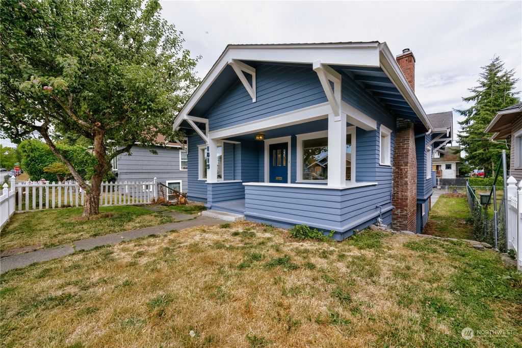 Photo of 1615 Rockefeller Avenue, Everett, WA 98201 (MLS # 2138677)