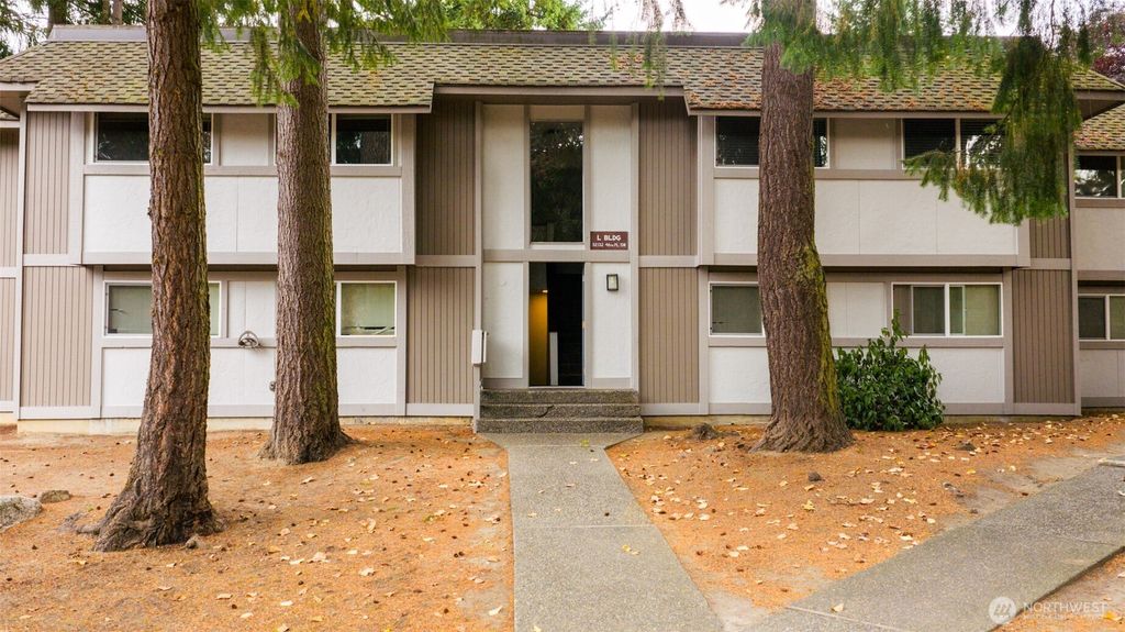 Photo of 4601 SW 320th Street #L6, Federal Way, WA 98023 (MLS # 2441856)