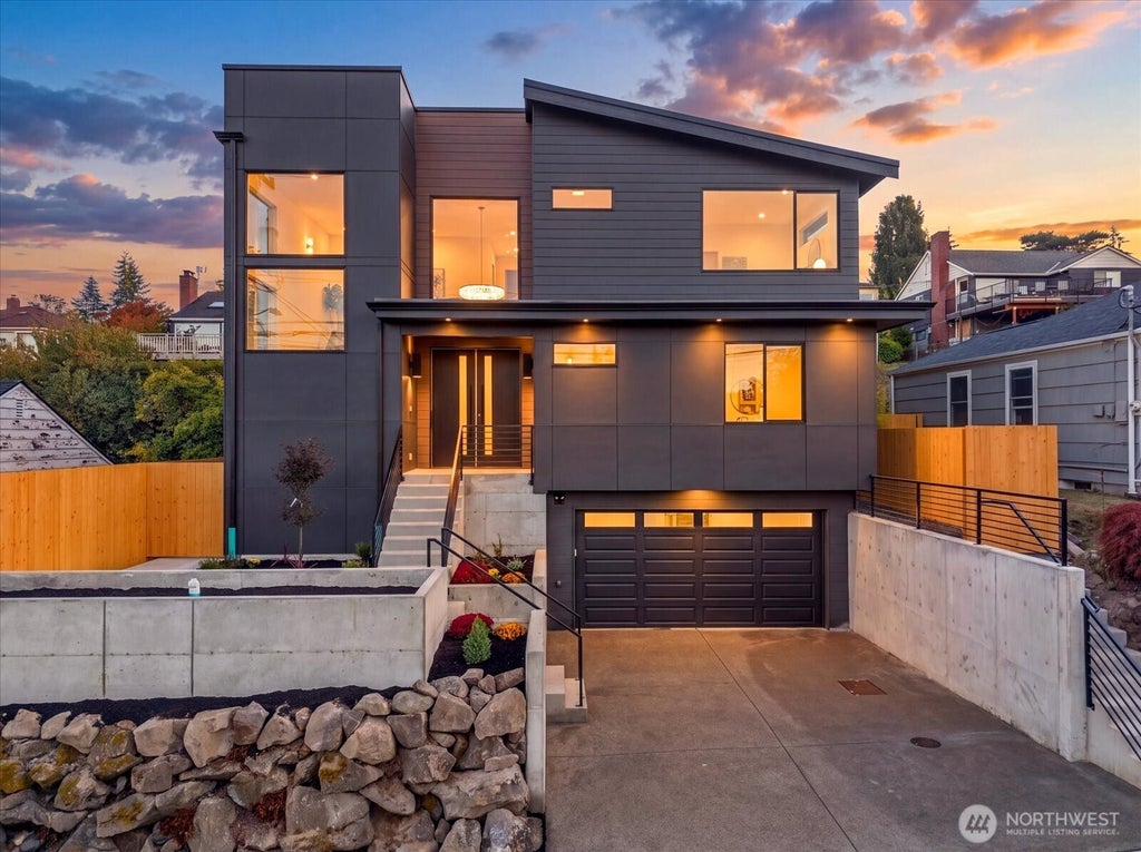 Photo of 2815 W Elmore Street, Seattle, WA 98199 (MLS # 2594238)