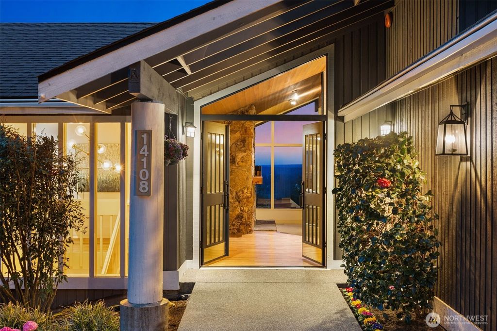 Photo of 14108 SE 44th Street, Bellevue, WA 98006 (MLS # 2500079)