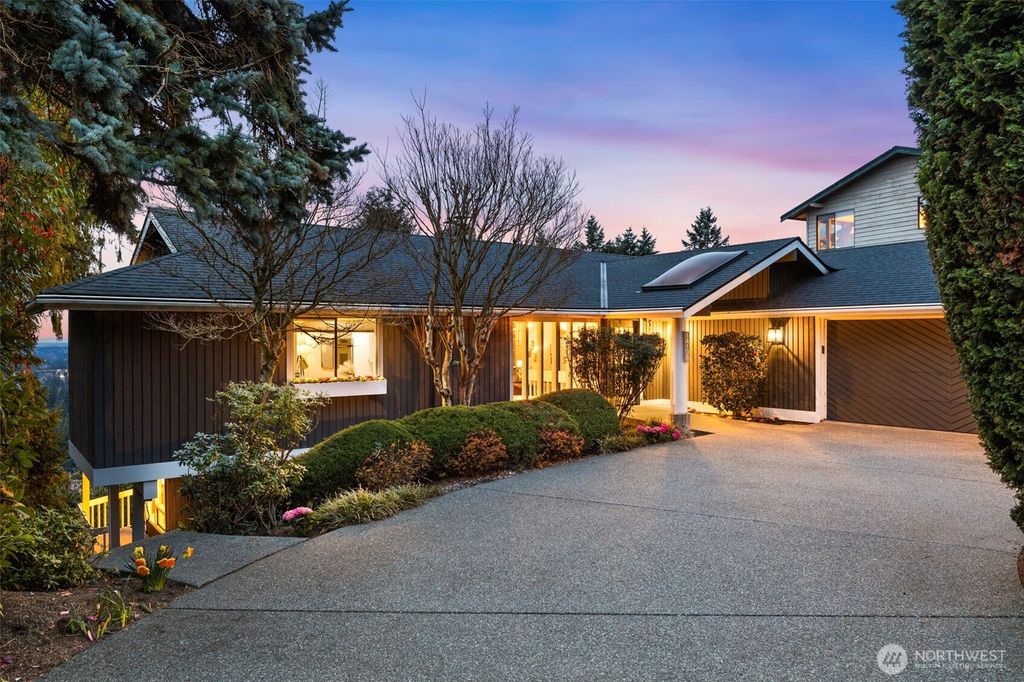 Photo of 14108 SE 44th Street, Bellevue, WA 98006 (MLS # 2500079)