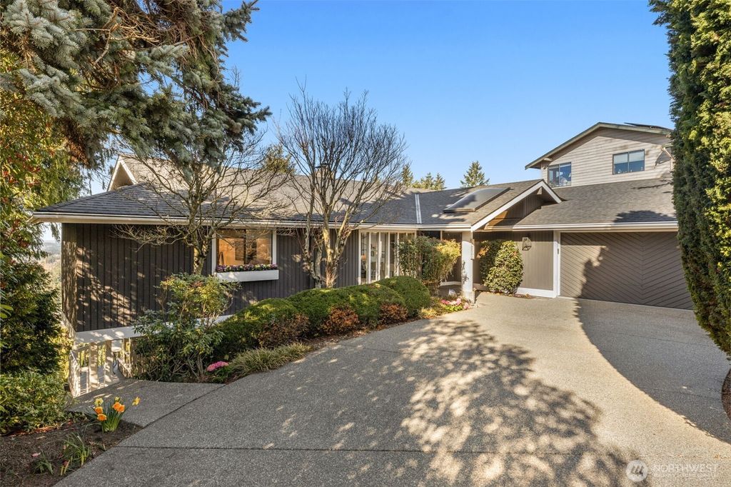 Photo of 14108 SE 44th Street, Bellevue, WA 98006 (MLS # 2500079)