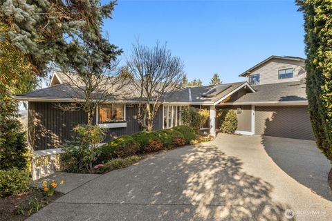 Photo of 14108 SE 44th Street, Bellevue, WA 98006 (MLS # 2500079)