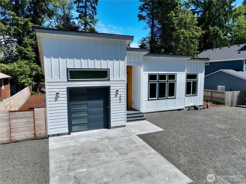 382 Lake View Loop NE