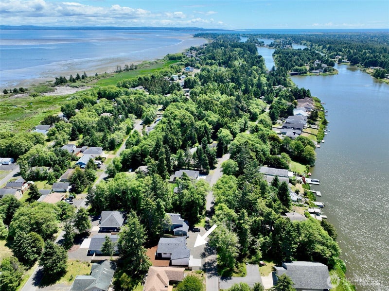 382 Lake View Loop NE