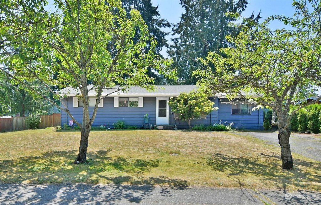 Photo of 5824 177th Street SW, Lynnwood, WA 98037 (MLS # 2129239)