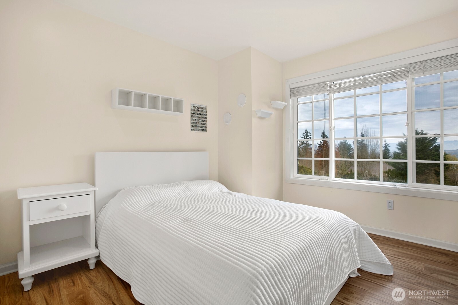 Issaquah, Washington, 98027, United States, 4 Bedrooms Bedrooms, ,3 BathroomsBathrooms,Residential,Active,2036026