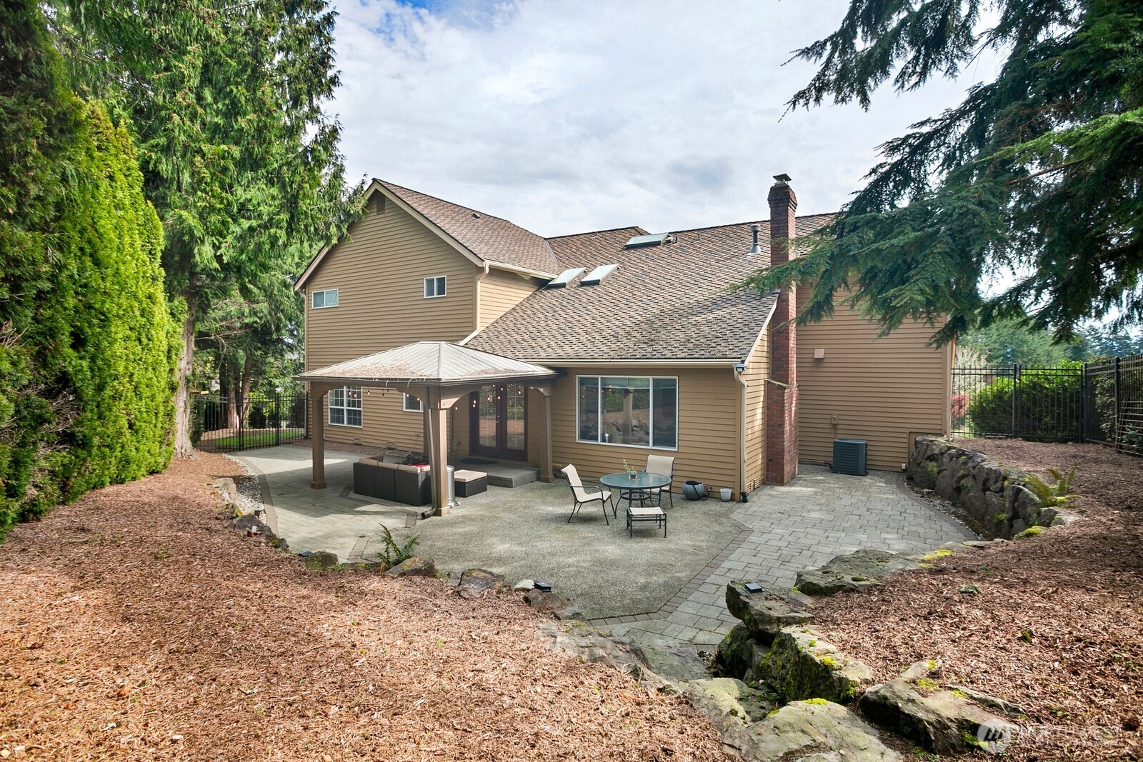 Issaquah, Washington, 98027, United States, 4 Bedrooms Bedrooms, ,3 BathroomsBathrooms,Residential,Active,2036026