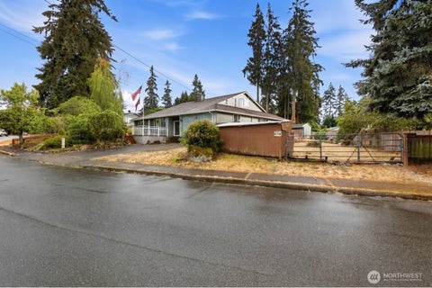 Photo of 3210 Scenic Drive SE, Auburn, WA 98092 (MLS # 2578991)