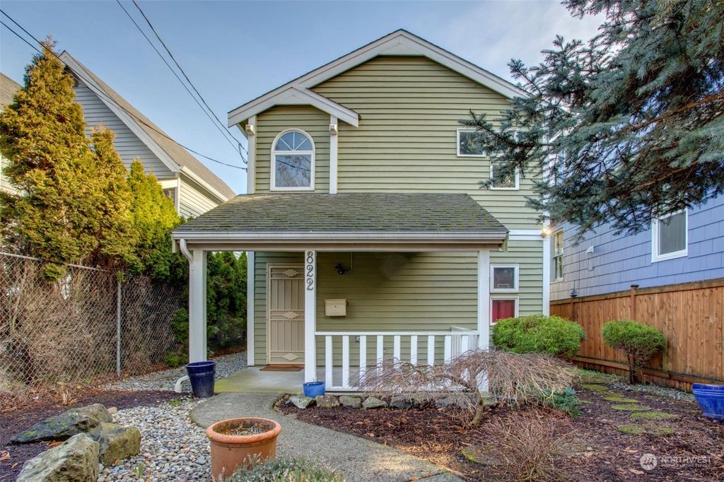 Photo of 822 20th Avenue, Seattle, WA 98122 (MLS # 2226327)