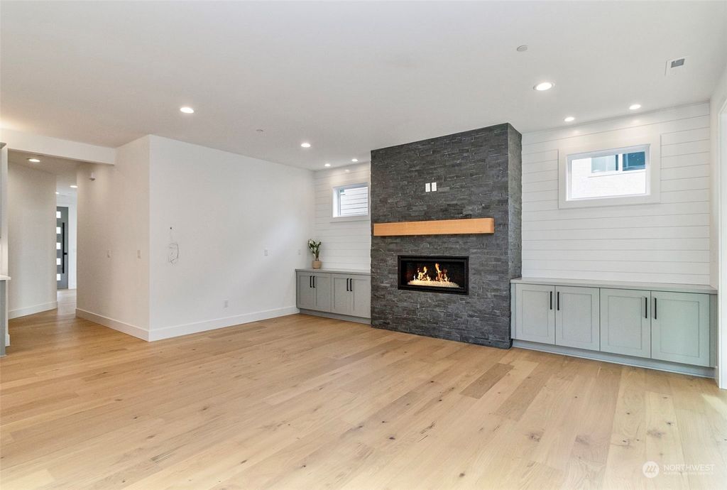 Photo of 19024 16th Avenue NE, Shoreline, WA 98155 (MLS # 2170854)