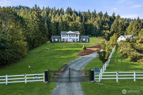 Photo of 12832 Hunter Road SW, Rochester, WA 98579 (MLS # 2573161)