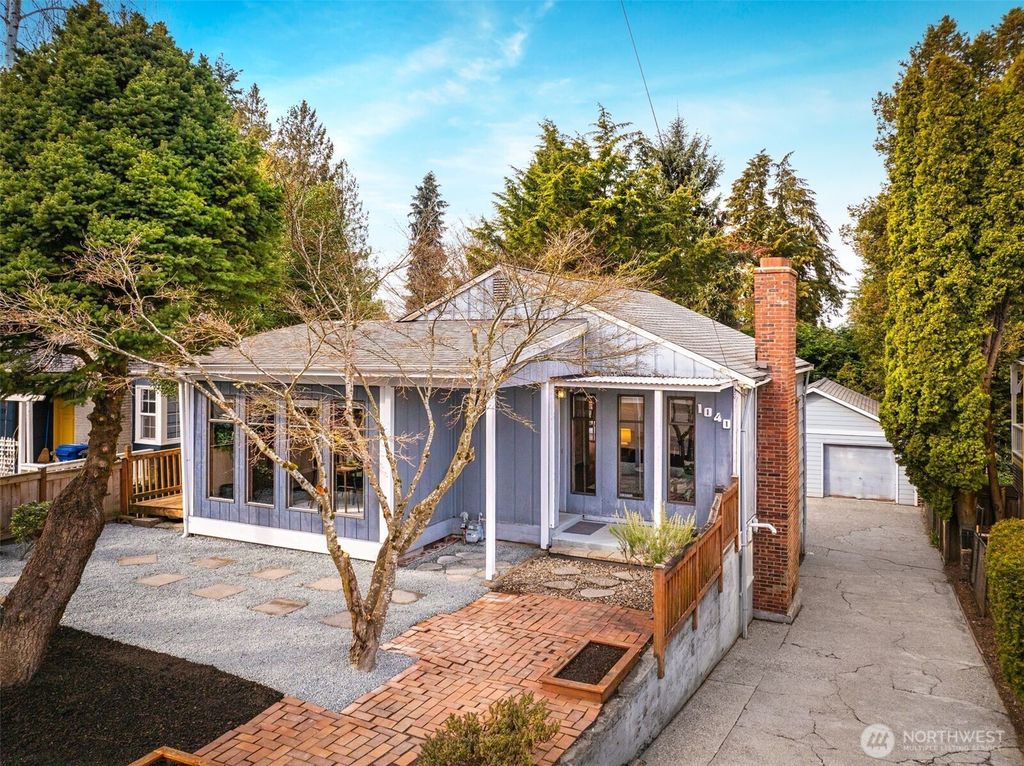 Photo of 1040 NE 102nd Street, Seattle, WA 98125 (MLS # 2349051)