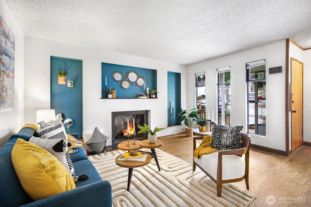 Photo of 1040 NE 102nd Street, Seattle, WA 98125 (MLS # 2349051)