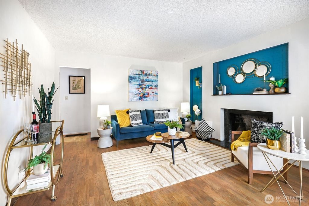 Photo of 1040 NE 102nd Street, Seattle, WA 98125 (MLS # 2349051)