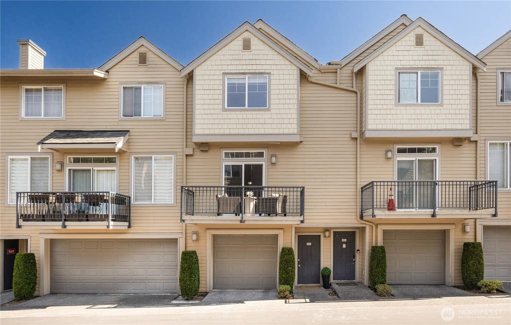 Photo of 12330 NE 92nd Lane #402, Kirkland, WA 98033 (MLS # 2556353)